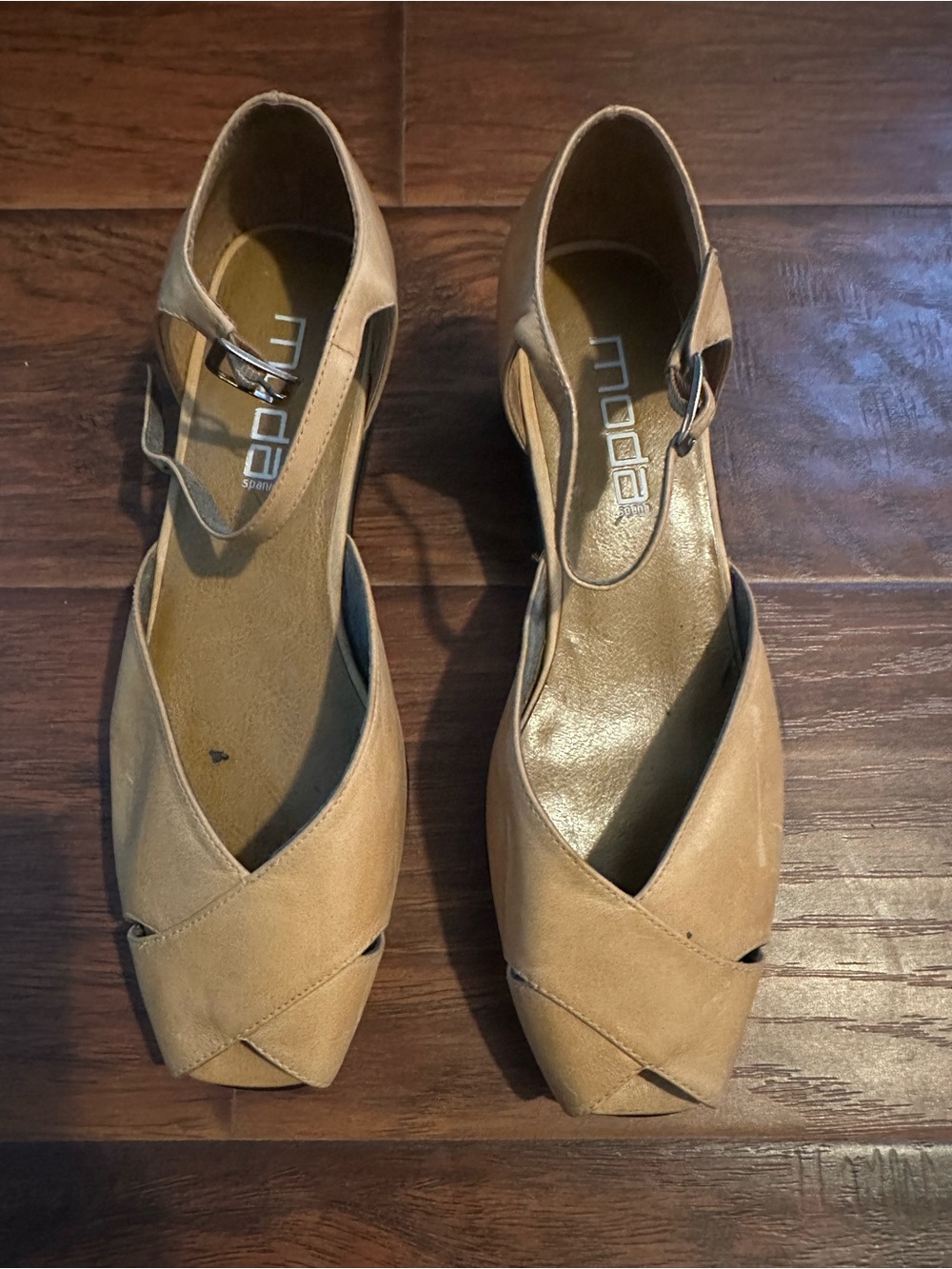 Moda Tan Leather Crisscross Peep-Toe Flats with Ankle Strap.size 8. Worn once
